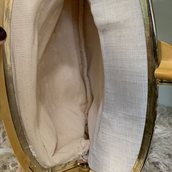 Vintage Crocheted Clutch With Bakelite Handle Unbranded - Picture 9 of 17